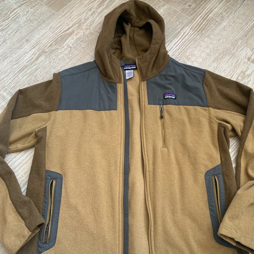 Men’s Patigonia zip up jacket used